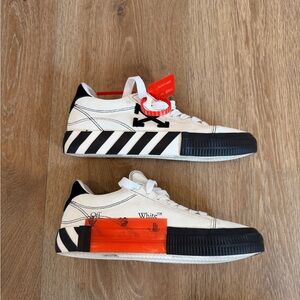 Off-White Vulcanized Low Sneakers - Black, White, Orange